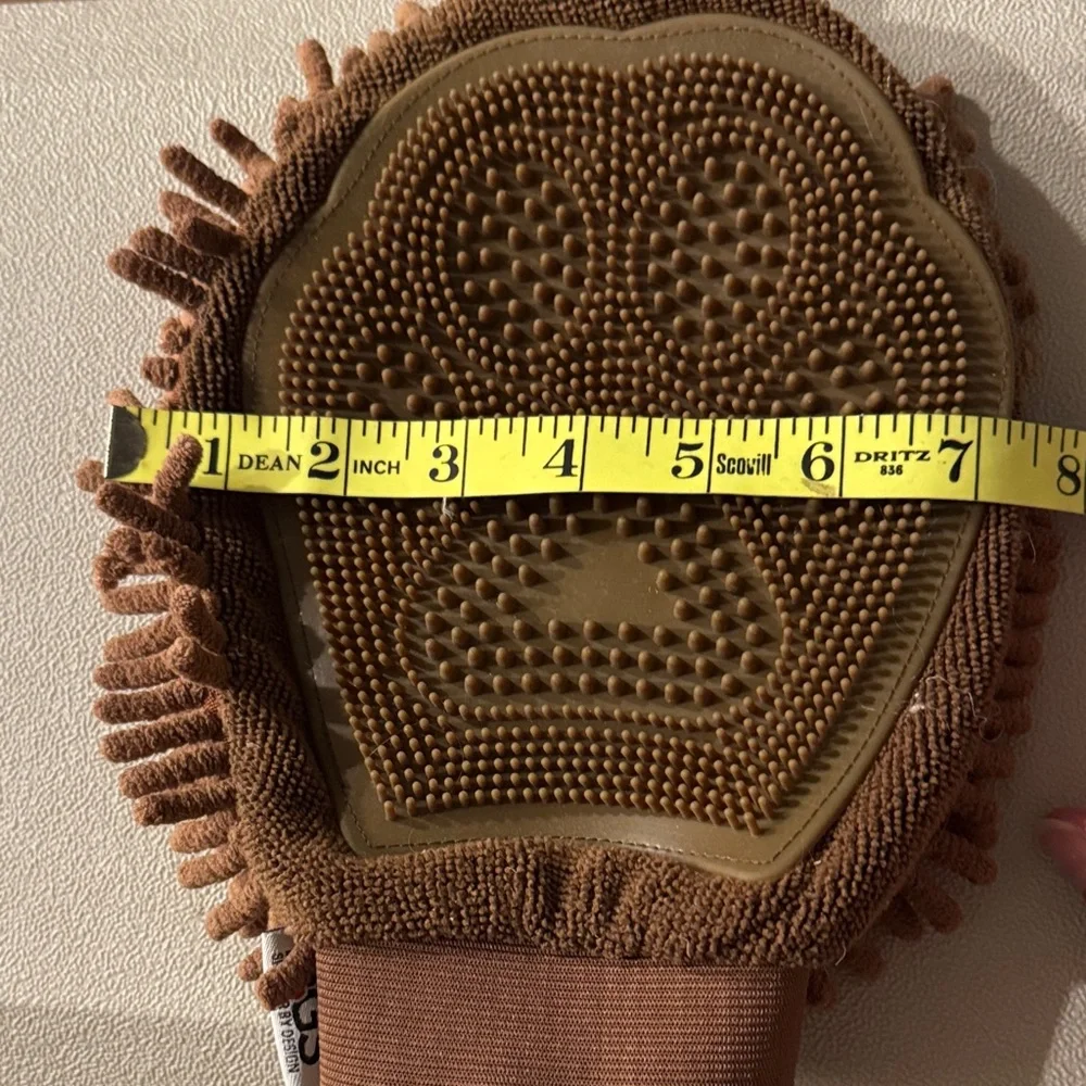 DGS Dirty Dog Grooming Mitt